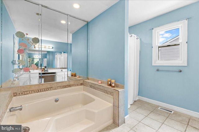 70 TWIN PONDS DR, Sewell, NJ 08080