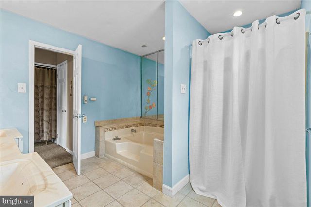 70 TWIN PONDS DR, Sewell, NJ 08080