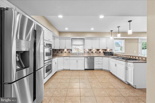 70 TWIN PONDS DR, Sewell, NJ 08080