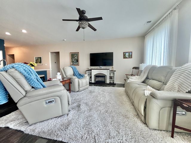1074 Chestnut Drive, Pingree Grove, IL 60140
