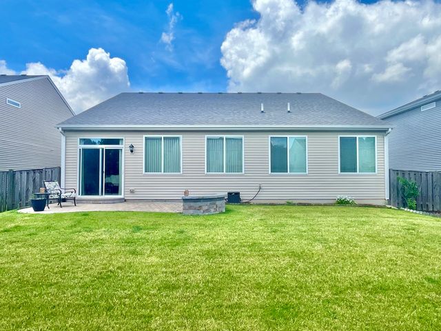1074 Chestnut Drive, Pingree Grove, IL 60140