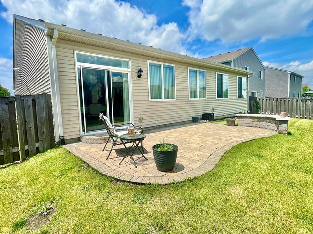 1074 Chestnut Drive, Pingree Grove, IL 60140