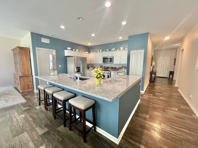 1074 Chestnut Drive, Pingree Grove, IL 60140