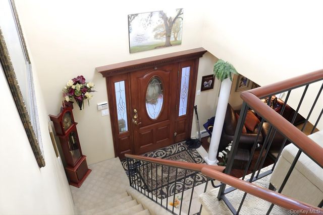 35 Hastings Drive, Ridge, NY 11961