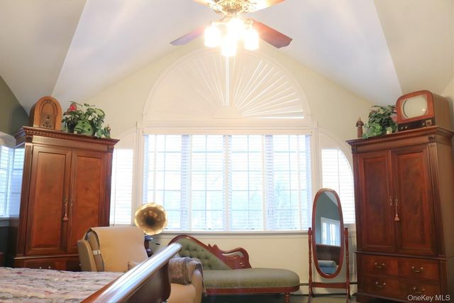 35 Hastings Drive, Ridge, NY 11961