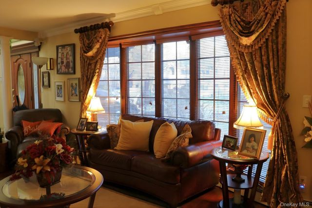 35 Hastings Drive, Ridge, NY 11961