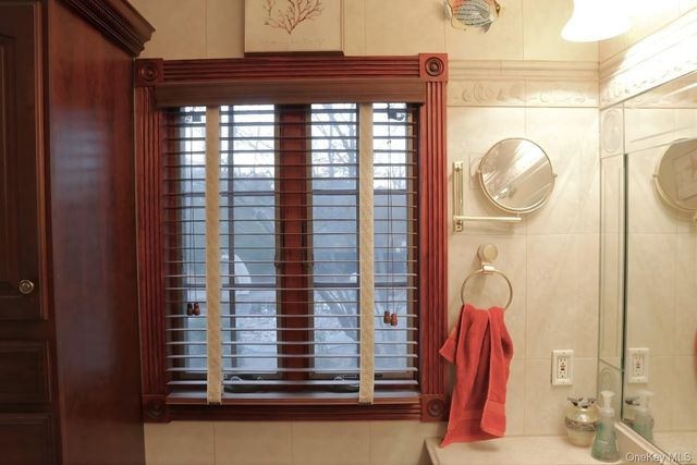 35 Hastings Drive, Ridge, NY 11961