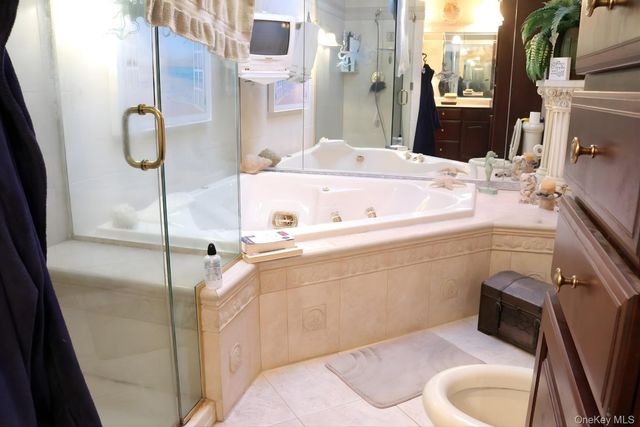 35 Hastings Drive, Ridge, NY 11961