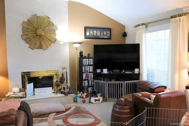 35 Hastings Drive, Ridge, NY 11961