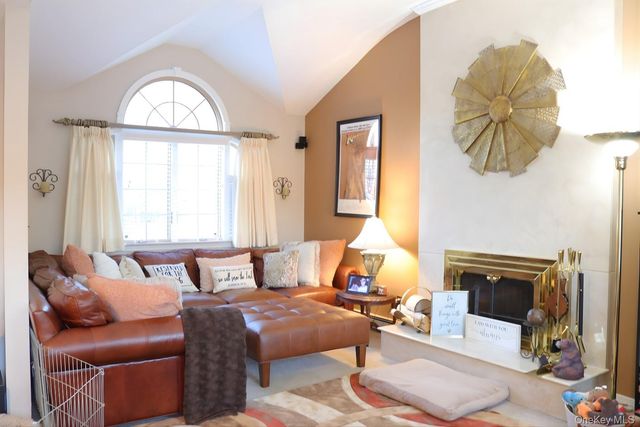 35 Hastings Drive, Ridge, NY 11961