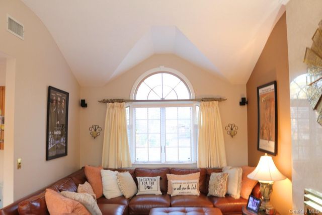 35 Hastings Drive, Ridge, NY 11961