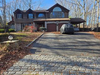 35 Hastings Drive, Ridge, NY 11961
