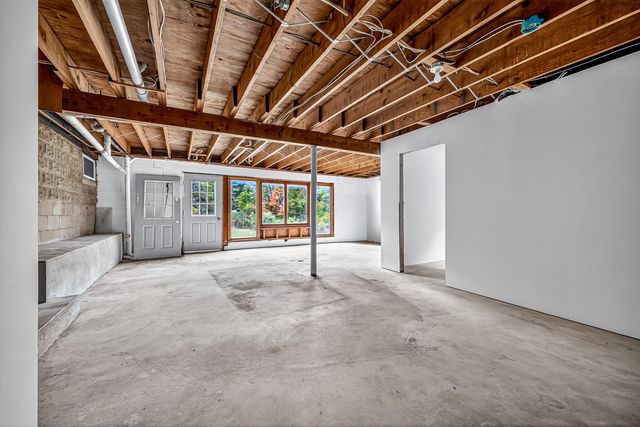 25 N Oceana Drive, Hart, MI 49455