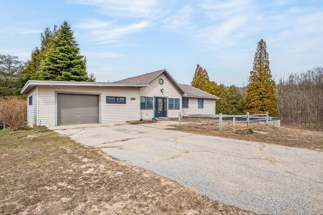 25 N Oceana Drive, Hart, MI 49455
