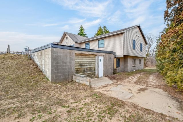 25 N Oceana Drive, Hart, MI 49455