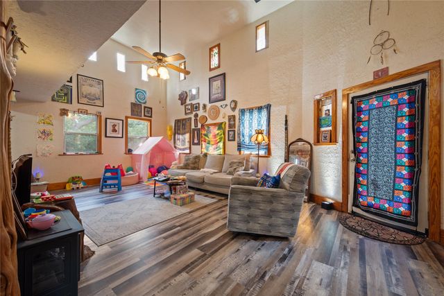 501 Limestone LN, Driftwood, TX 78619