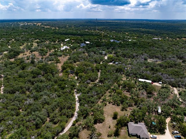 501 Limestone LN, Driftwood, TX 78619