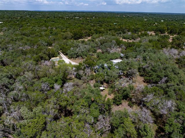 501 Limestone LN, Driftwood, TX 78619