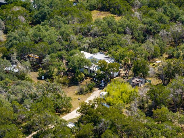 501 Limestone LN, Driftwood, TX 78619