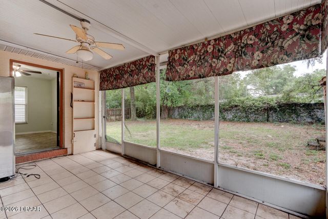 421 S Blue Lake Avenue, Deland, FL 32724