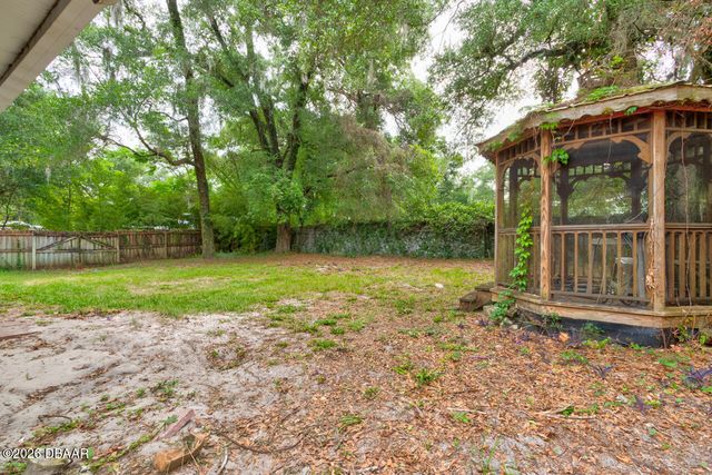 421 S Blue Lake Avenue, Deland, FL 32724