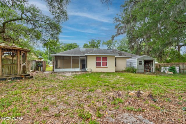421 S Blue Lake Avenue, Deland, FL 32724