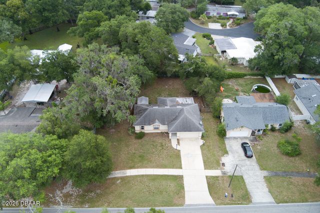 421 S Blue Lake Avenue, Deland, FL 32724