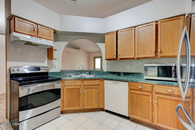 421 S Blue Lake Avenue, Deland, FL 32724