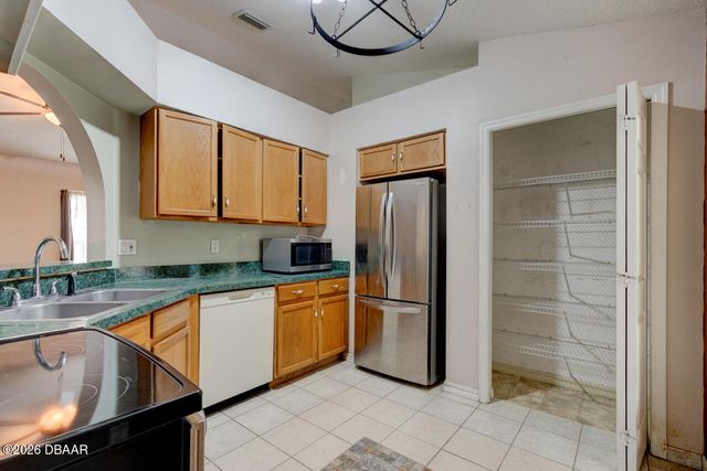421 S Blue Lake Avenue, Deland, FL 32724