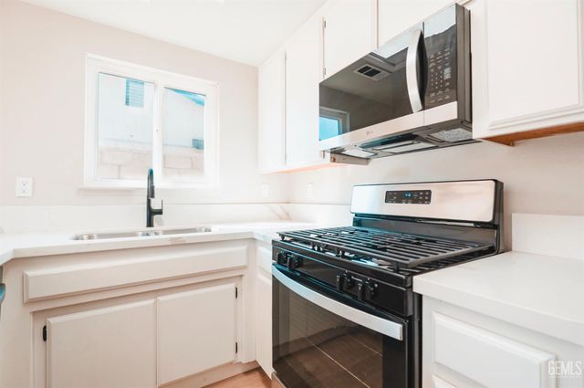 4617 Country Wood Lane, Bakersfield, CA 93313