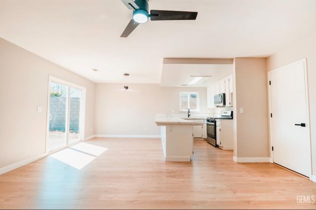 4617 Country Wood Lane, Bakersfield, CA 93313