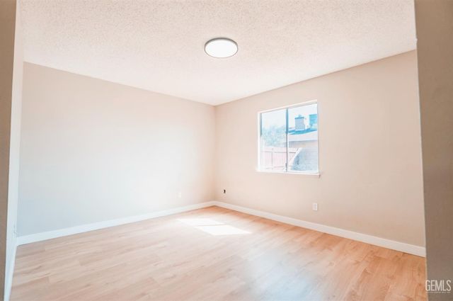 4617 Country Wood Lane, Bakersfield, CA 93313