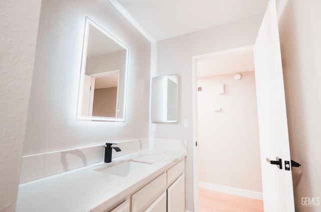 4617 Country Wood Lane, Bakersfield, CA 93313