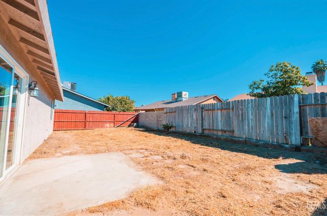 4617 Country Wood Lane, Bakersfield, CA 93313