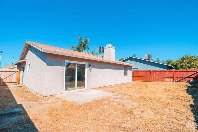 4617 Country Wood Lane, Bakersfield, CA 93313