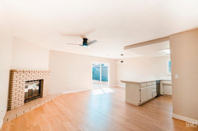 4617 Country Wood Lane, Bakersfield, CA 93313