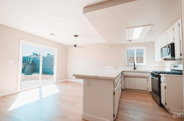 4617 Country Wood Lane, Bakersfield, CA 93313