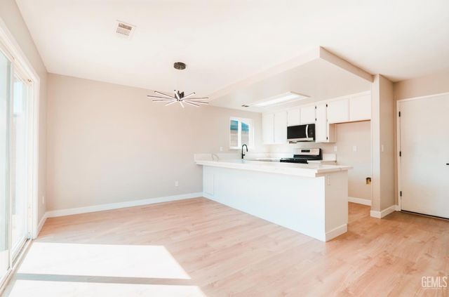 4617 Country Wood Lane, Bakersfield, CA 93313