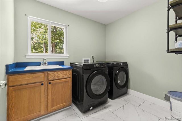 2420 Baltimore Court, Commerce Charter Township, MI 48382