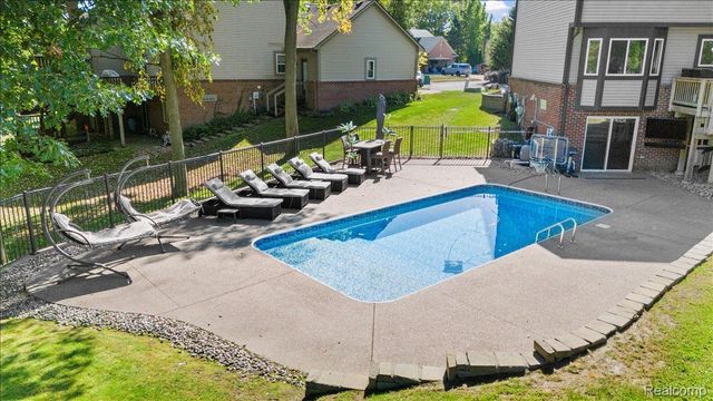 2420 Baltimore Court, Commerce Charter Township, MI 48382