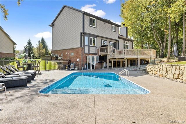 2420 Baltimore Court, Commerce Charter Township, MI 48382