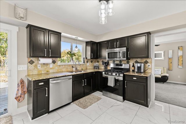 2420 Baltimore Court, Commerce Charter Township, MI 48382