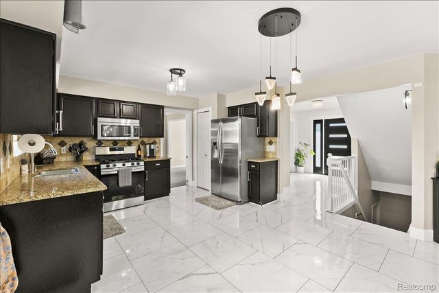 2420 Baltimore Court, Commerce Charter Township, MI 48382