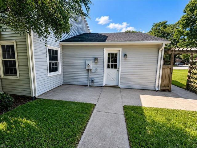 72 Apollo DR, Hampton, VA 23669