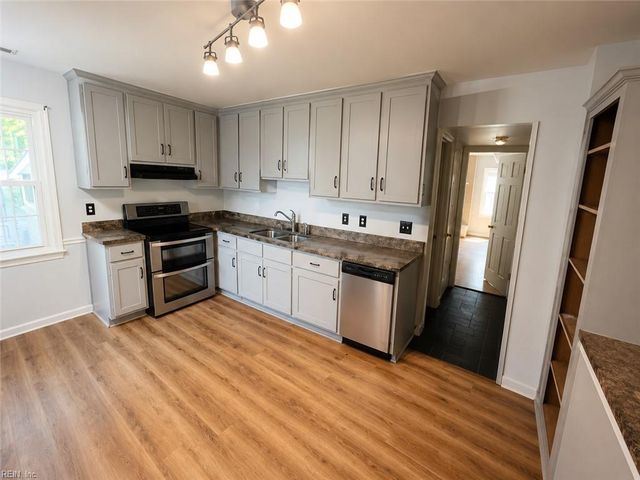 72 Apollo DR, Hampton, VA 23669