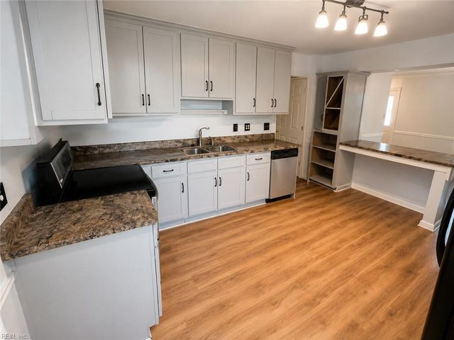72 Apollo DR, Hampton, VA 23669