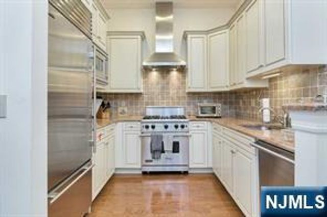 3116 The Plaza 3116, Tenafly, NJ 07670