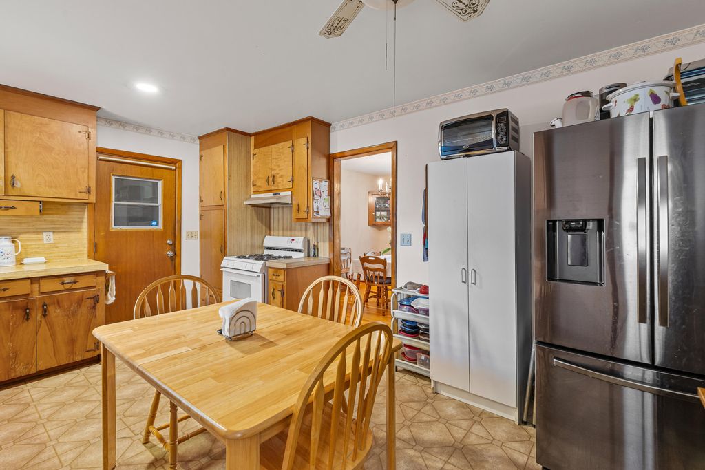 Image 10 of property listing at 4744 Holbird Street, North Charleston, SC 29405