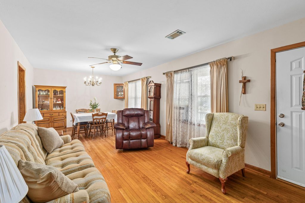 Image 4 of property listing at 4744 Holbird Street, North Charleston, SC 29405