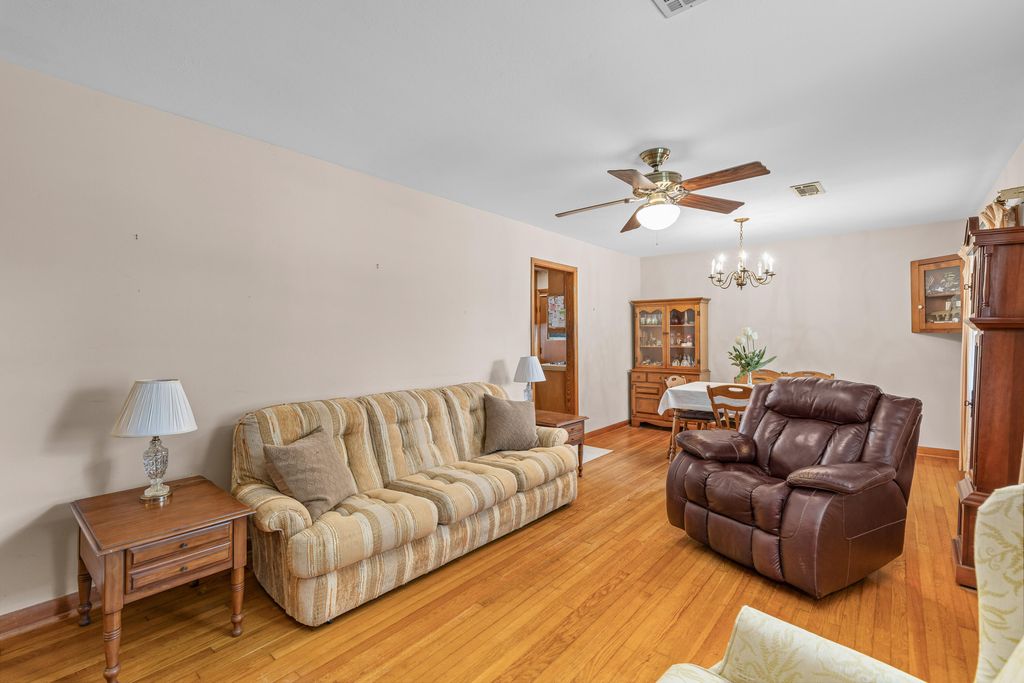 Image 5 of property listing at 4744 Holbird Street, North Charleston, SC 29405